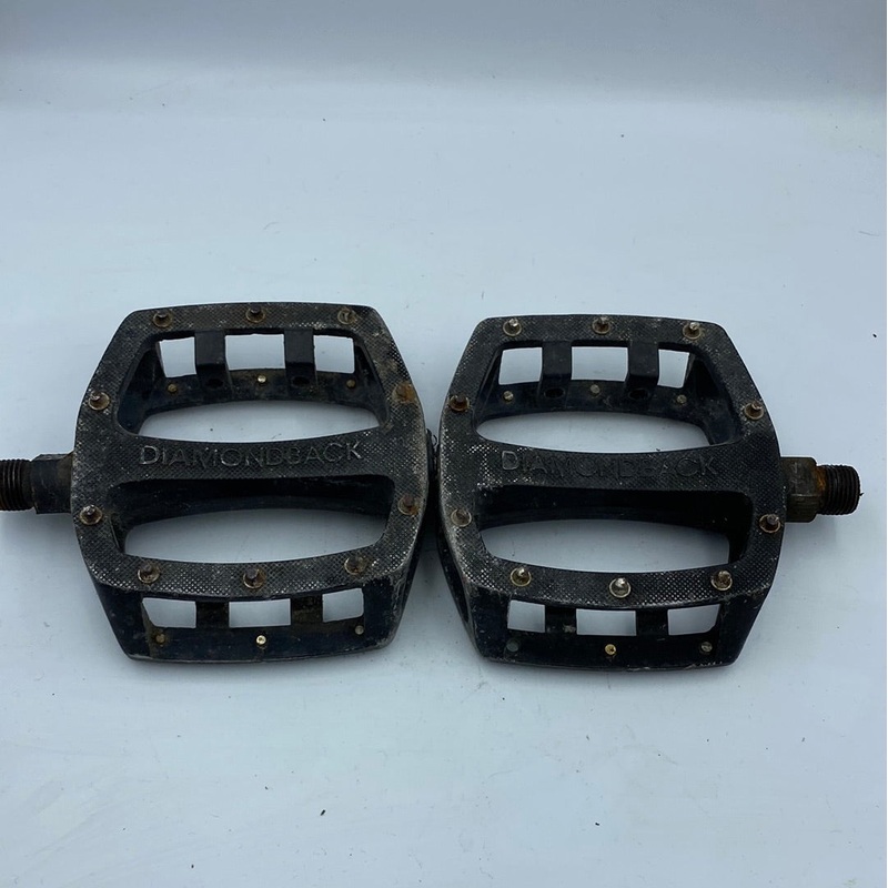 Used 2000s Diamondback Pedals 9/16