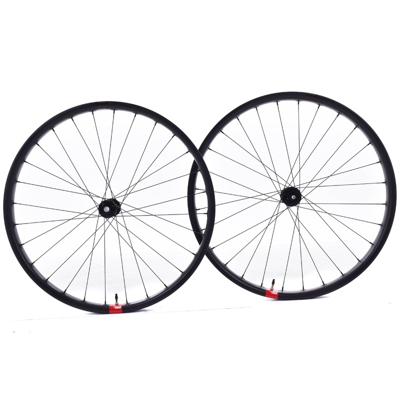 USED Santa Cruz Reserve 37 27.5″+ Carbon Wheelset w/ DT Swiss 240’s Hubs Boost Shimano Microspline